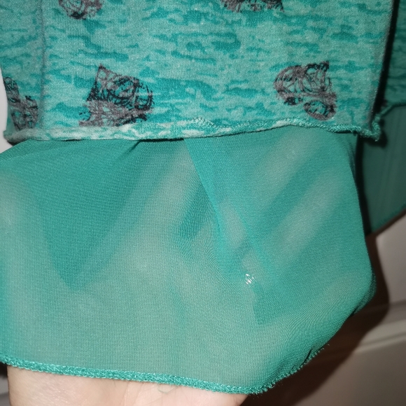 3/$15 Tank top - Picture 3 of 5